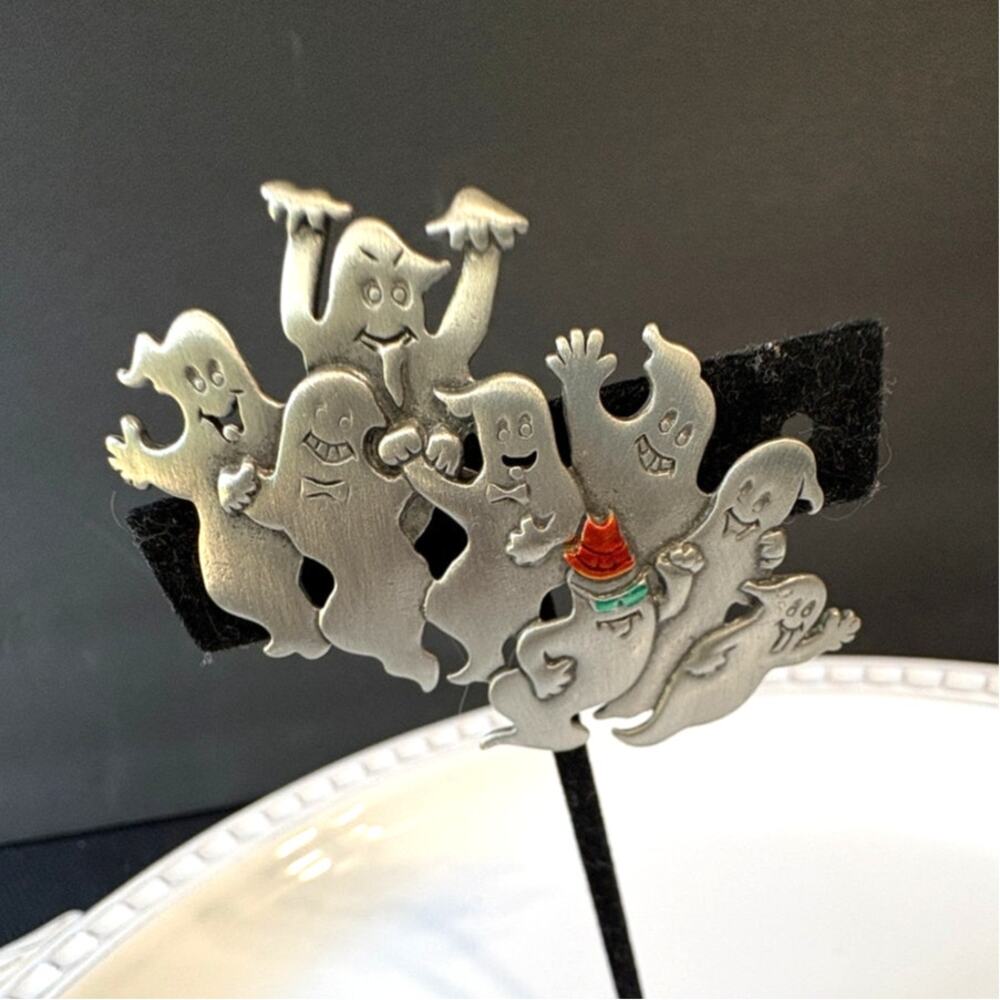 JJ Halloween Ghost Party Family Pewter Brooch Pin